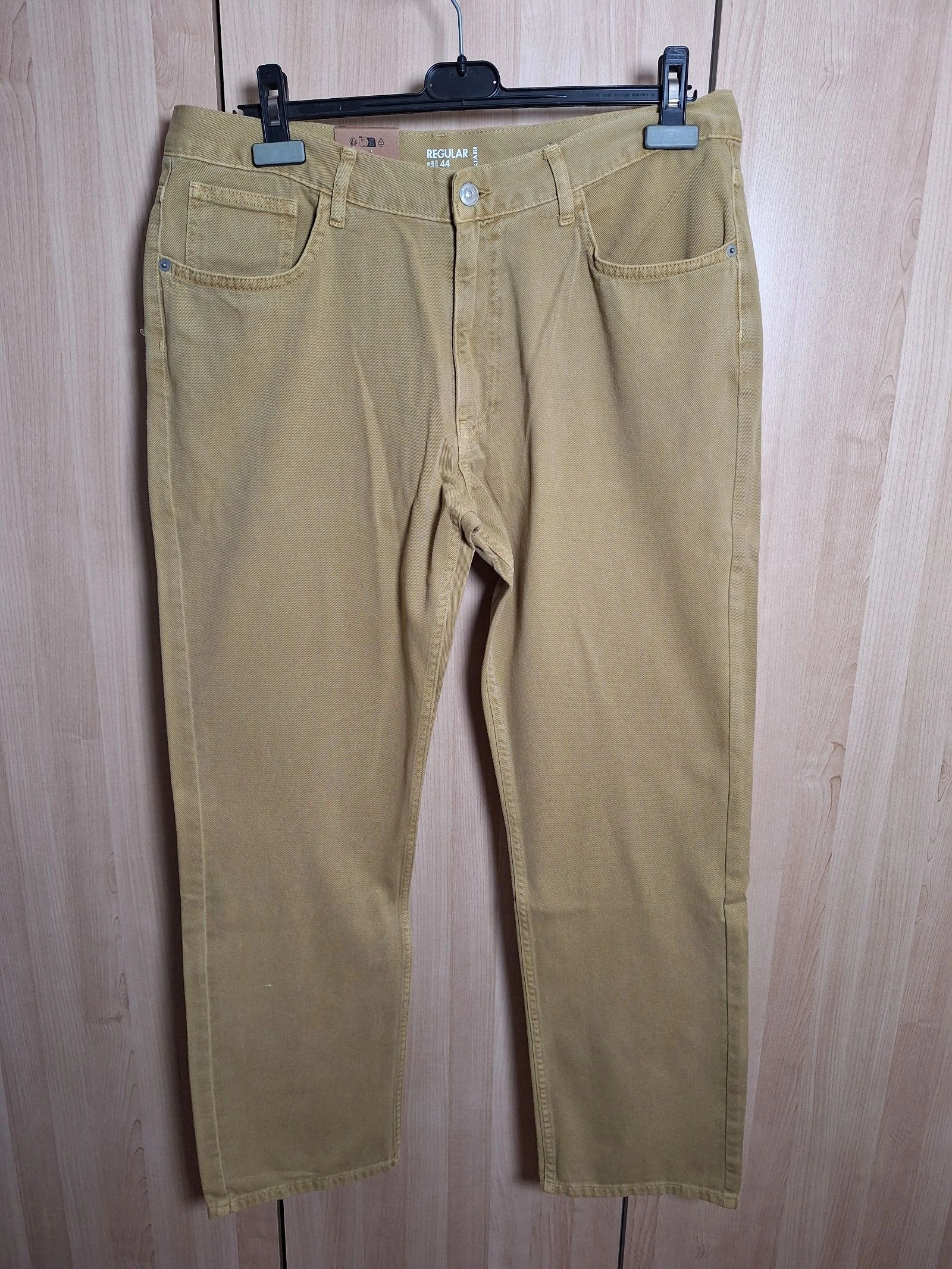 Pantalon regular Kiabi beige moutarde taille 44 neuf avec etiquette